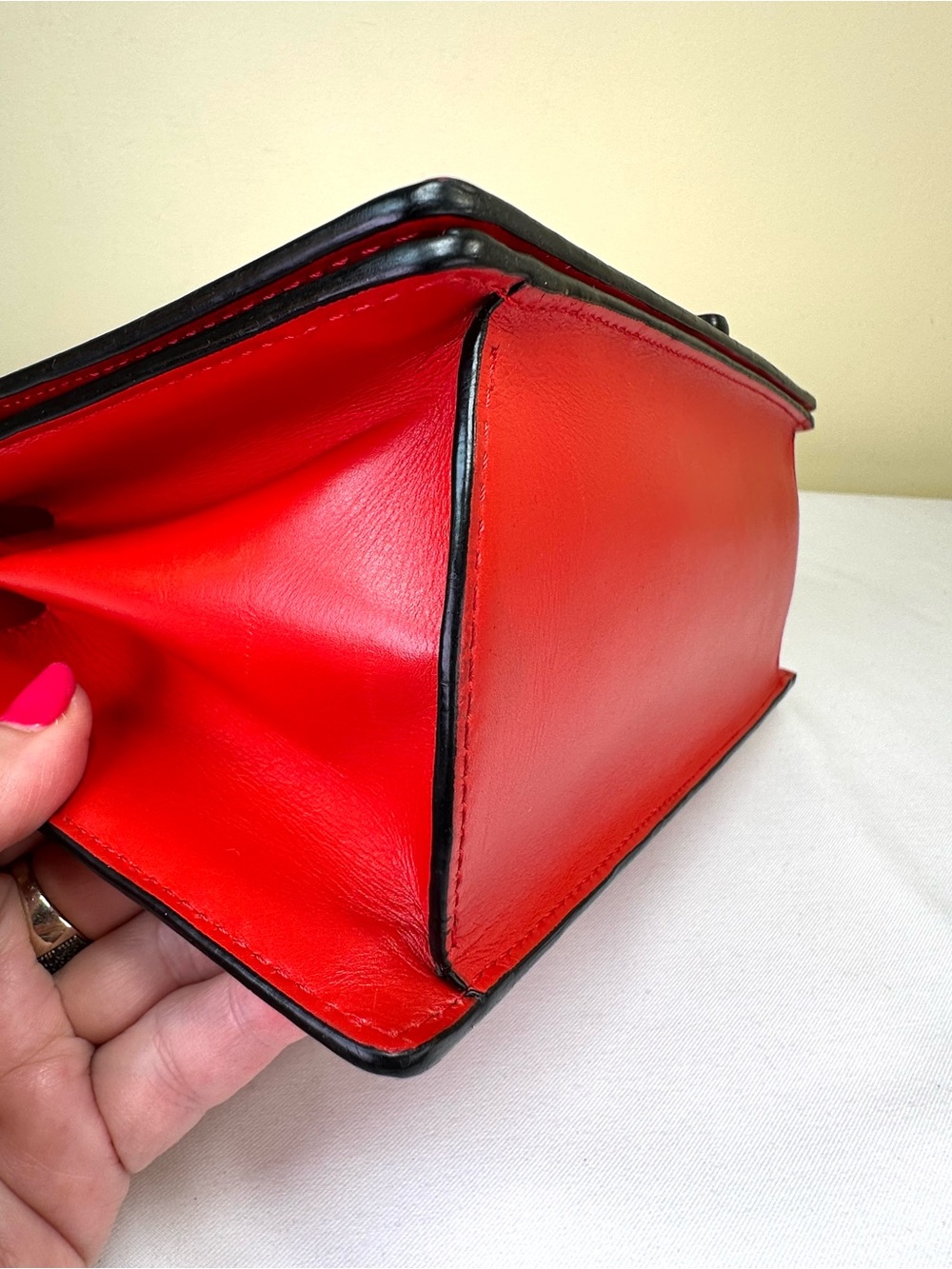 Loewe Barcelona Red Leather Iconic Triangular Fastening Shoulder/Crossbody COA - Picture 12 of 17